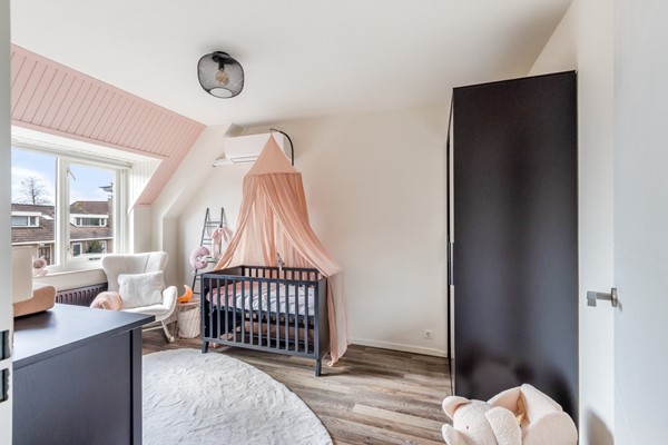 Foto - Te koop:  Verzorgde tussenwoning in Fijnaart!